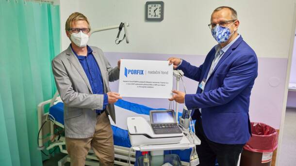 Nadační fond PORFIX jako partner nemocnice daroval nové přístroje